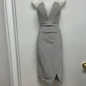 NWT Akira Chicago Red Label ‘ A NIGHT AWAY’ 2 Piece Crop Top and Skirt S/M
